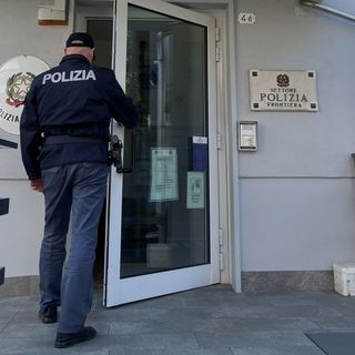 Con la borsa della spesa piena di droga cerca di passare il valico di Ponte Tresa per andare in Svizzera: arrestato un 22enne elvetico