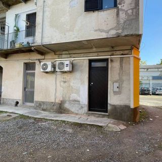 Il cortile di via Varese dove si è consumato l'omicidio (foto da IlSaronno.it)