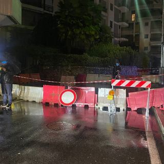 Via dell'Olmo chiusa a Sesto Calende a causa del cedimento dell'asfalto