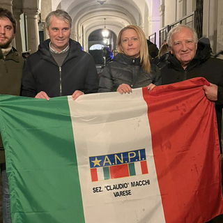 Presidio antifascista a Palazzo Estense, il Pd: «Ottocento persone nonostante il diluvio: un successo per la democrazia»
