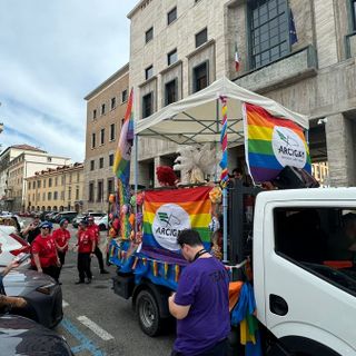 Il corteo del Pride nel cuore di Varese (Foto e video di Alessandro Umberto Galbiati)