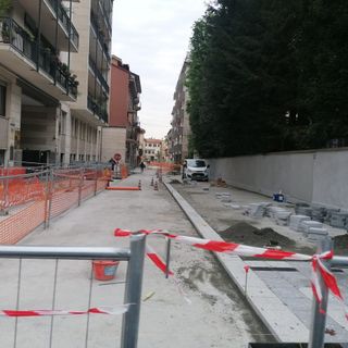 La ztl di via Del Cairo prende forma, iniziata la posa della pavimentazione in granito