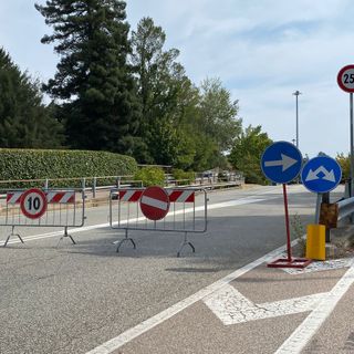 Prove tecniche sul sovrappasso, chiuso tratto di viale Europa