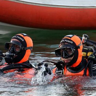 Tragedia nel Milanese: giovane di 29 anni si tuffa e non riemerge, ricerche in corso