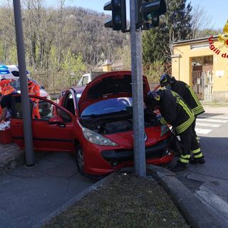 Laveno, incidente in via XXV Aprile, ferita ragazza di 22 anni