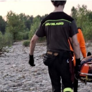 Uomo salvato dai vigili del fuoco su un isolotto a Turbigo