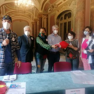 VIDEO. Max Laudadio fa la maglia contro la violenza sulle donne per il primo evento di Viva Vittoria Varese