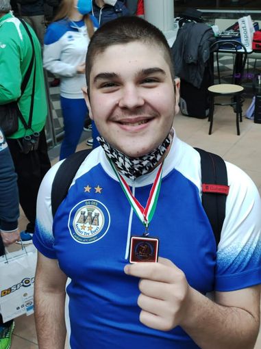 Luca Milani sul podio ai campionati italiani (foto Antonio Zara)