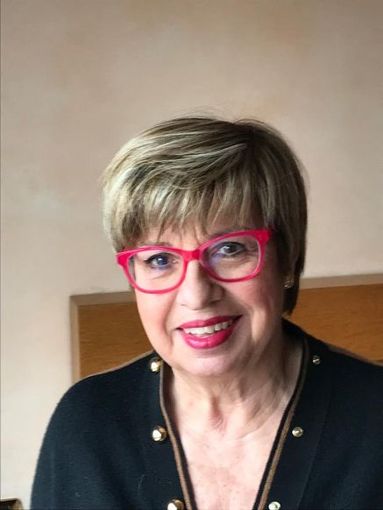 Prof. Anna Marinoni, relatrice dell'incontro su Eduardo De Filippo Prof. Anna Marinoni, relatrice dell'incontro su Eduardo De Filippo