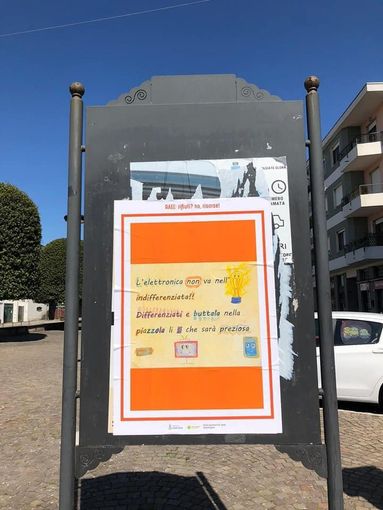 Gli studenti delle medie di Olgiate mandano gli adulti a scuola di riciclaggio Gli studenti delle medie di Olgiate mandano gli adulti a scuola di riciclaggio