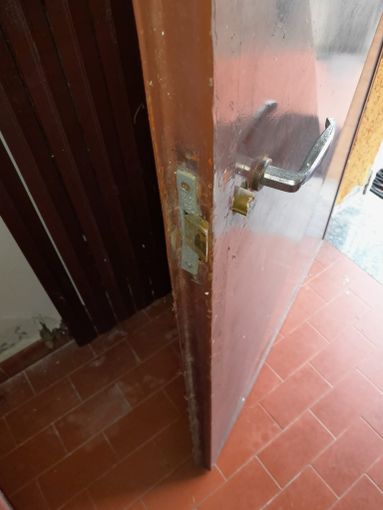 FOTO. Golasecca, ladri scatenati al centro sportivo: rubate le divise dell'Aurora, svaligiato il bar e spariti i macchinari per il prato