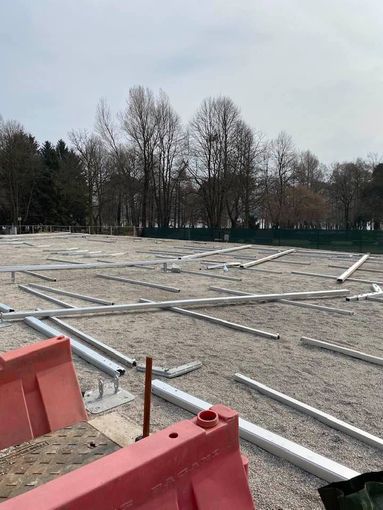 Schiranna, montato il primo hangar, entro giovedì pronto anche il secondo
