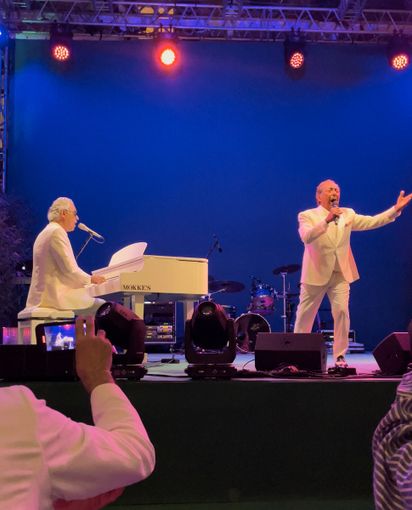 FOTO. I cuochi di Euro-Toques al fianco di Andrea Bocelli per fare del bene con gusto FOTO. I cuochi di Euro-Toques al fianco di Andrea Bocelli per fare del bene con gusto