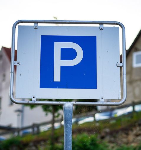 Esteso l’orario del parcheggio di via Cairoli dopo il crollo alla stazione Esteso l’orario del parcheggio di via Cairoli dopo il crollo alla stazione