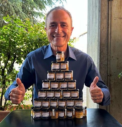 Reguzzoni (FI): «Apicoltori bene prezioso, il mio unico gadget elettorale sono i vasetti di miele made in Prealpi»