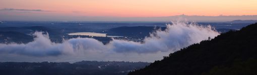 La provincia dei laghi tra cieli sereni e nuvole (foto Paolo Valisa da Campo dei Fiori) La provincia dei laghi tra cieli sereni e nuvole (foto Paolo Valisa da Campo dei Fiori)