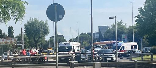 Via Fagnano, ancora uno scontro tra auto e moto