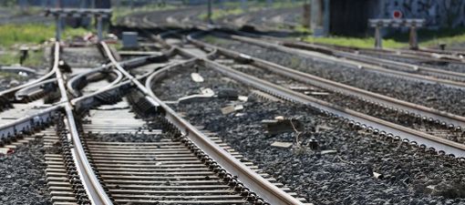Operaio colpito da un mezzo ferroviario mentre lavora sui binari: soccorsi in azione a Gallarate Operaio colpito da un mezzo ferroviario mentre lavora sui binari: soccorsi in azione a Gallarate