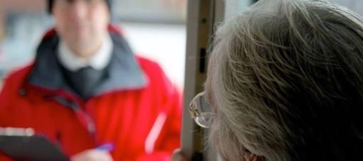 Simulano fuga di gas e derubano un anziano portandogli via i risparmi e i gioielli