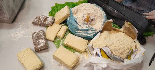 Malpensa, nel sacco di farina di un passeggero spuntano mazzette di soldi per 139mila euro