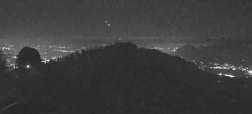 La congiunzione vista dal Campo dei Fiori (foto dalla webcam della Società Astronomica Schiaparelli) La congiunzione vista dal Campo dei Fiori (foto dalla webcam della Società Astronomica Schiaparelli)