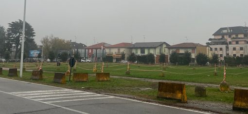 Il parcheggio della parte nuova del cimitero principale alle ore 9.30 di oggi