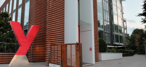 Y di Yamamay. Un'opera monumentale nella sede di Gallarate