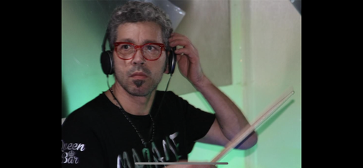 L'addio in Valle al batterista Maurizio Bellino: «Ci mancheranno la tua energia, la tua generosità e la lealtà»