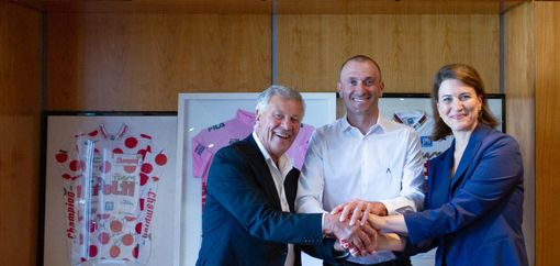 Ivan Basso tra Franco Polti e Francesca Polti, presidentessa ed amministratrice delegata di Polti spa che ha sede a Bulgarograsso, nel Comasco Ivan Basso tra Franco Polti e Francesca Polti, presidentessa ed amministratrice delegata di Polti spa che ha sede a Bulgarograsso, nel Comasco