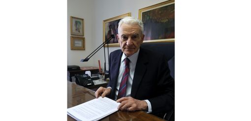 Il dottor Valentino Colombo - foto dal sito dello studio Il dottor Valentino Colombo - foto dal sito dello studio