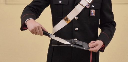 Minaccia con un coltello ragazzi al campetto dopo una lite per gli schiamazzi, un arresto Minaccia con un coltello ragazzi al campetto dopo una lite per gli schiamazzi, un arresto