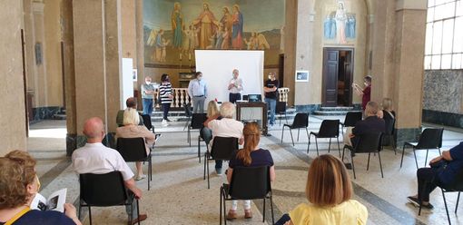 L'inaugurazione della mostra (foto dalla pagina del sindaco)