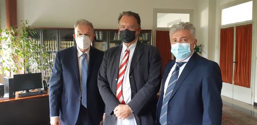 Il rettore dell’Università dell’Insubria Angelo Tagliabue, il giornalista Alessandro Cecchi Paone e il direttore generale Marco Cavallotti Il rettore dell’Università dell’Insubria Angelo Tagliabue, il giornalista Alessandro Cecchi Paone e il direttore generale Marco Cavallotti