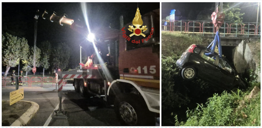 I vigili del fuoco al lavoro sul luogo dell'incidente a Ispra