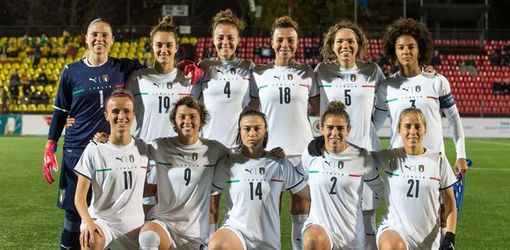 Le azzurre di Milena Bertolini (foto figc.it) Le azzurre di Milena Bertolini (foto figc.it)