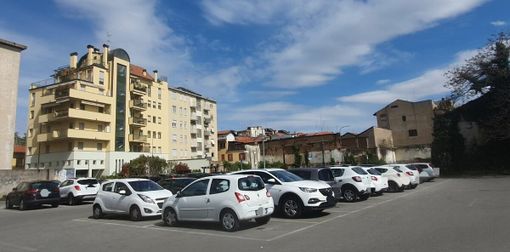 Via San Michele, debutta la sosta “smart”: entra, parcheggia e paga con la targa Via San Michele, debutta la sosta “smart”: entra, parcheggia e paga con la targa