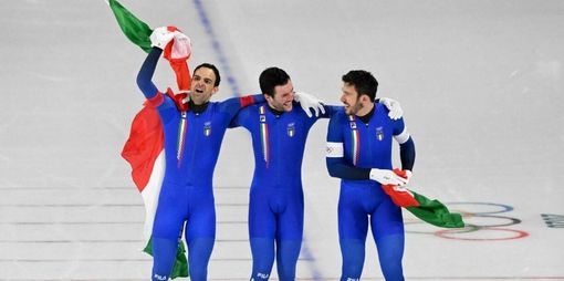 Pattinaggio velocità, Italia d’oro nell’inseguimento a squadre: rivincita sugli Usa vent’anni dopo Torino Pattinaggio velocità, Italia d’oro nell’inseguimento a squadre: rivincita sugli Usa vent’anni dopo Torino