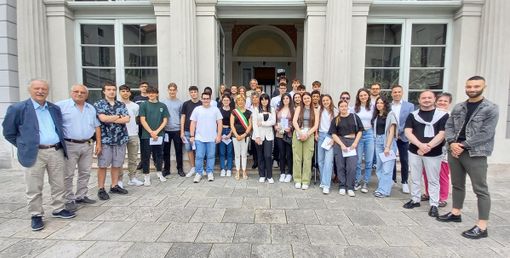 “Battesimo civico” dei diciottenni: a Castellanza la cerimonia della consegna delle costituzioni “Battesimo civico” dei diciottenni: a Castellanza la cerimonia della consegna delle costituzioni