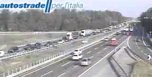 Le code viste dalla webcam di Autostrade per l'Italia Le code viste dalla webcam di Autostrade per l'Italia