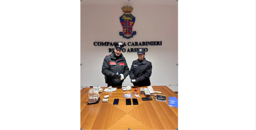 Spacciava droga nella zona di Busto: la cocaina e l'hashish nascosti in un doppiofondo dell'auto e in cassaforte