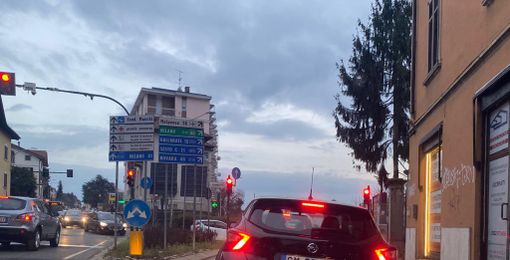 VIDEO - Trentotto minuti per fare 3 chilometri. Cronaca di un'odissea quotidiana a Varese VIDEO - Trentotto minuti per fare 3 chilometri. Cronaca di un'odissea quotidiana a Varese