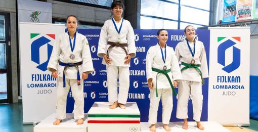 Nella foto Giada Puleo è la seconda da destra