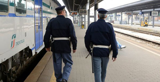 Violenze sessuali sul treno Milano-Varese e in stazione a Venegono Inferiore: in Aula il giallo del colbacco Violenze sessuali sul treno Milano-Varese e in stazione a Venegono Inferiore: in Aula il giallo del colbacco