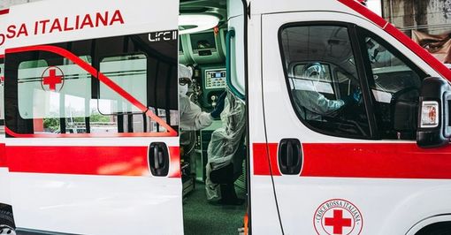 Ragazzo di vent'anni investito a Gallarate e trasportato al pronto soccorso