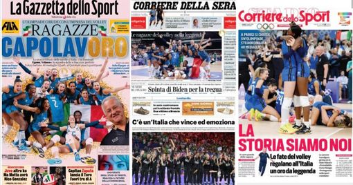 Alcune delle prime pagine con cui l'Italia celebra oggi le ragazze del volley campionesse olimpiche