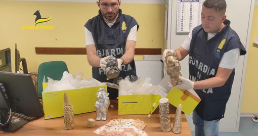 Statuette di ecstasy per aggirare i controlli. La Finanza di Varese arresta un narcotrafficante in fuga e un insospettabile orafo