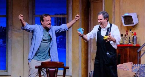 “La strana coppia” sul palcoscenico del Manzoni