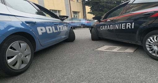 «Ti faccio esplodere la faccia». Marito violento arrestato a Busto per maltrattamenti alla moglie e ai figli piccoli