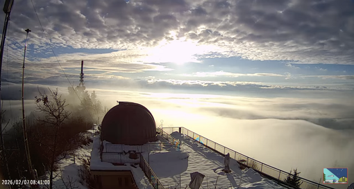 Il primo sole di questo sabato visto dalle webcam al Campo dei Fiori del Centro Geofisico Prealpino