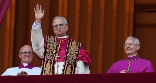 C'è un po' di Lombardia sugli abiti di Papa Leone XIV: le finiture arrivano dalla provincia di Como